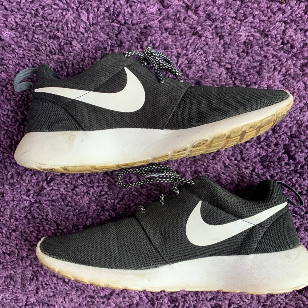 Nike Black & White Tennis Shoes Size 10